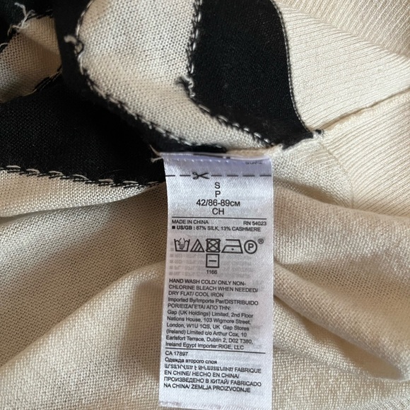 Banana Republic Silk Cashmere Relaxed Zebra Sweater - Picture 4 of 4